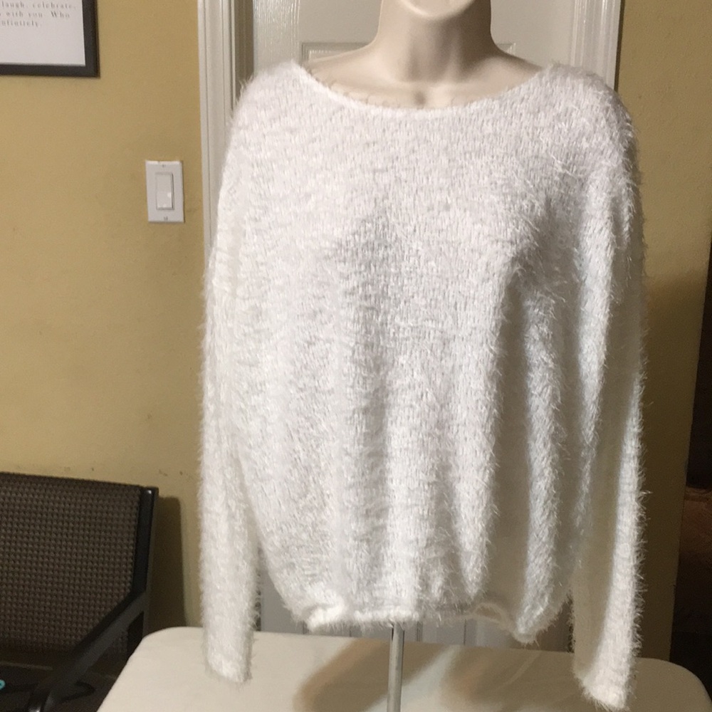 White long sleeves Free Kisses light weight sweater size large .